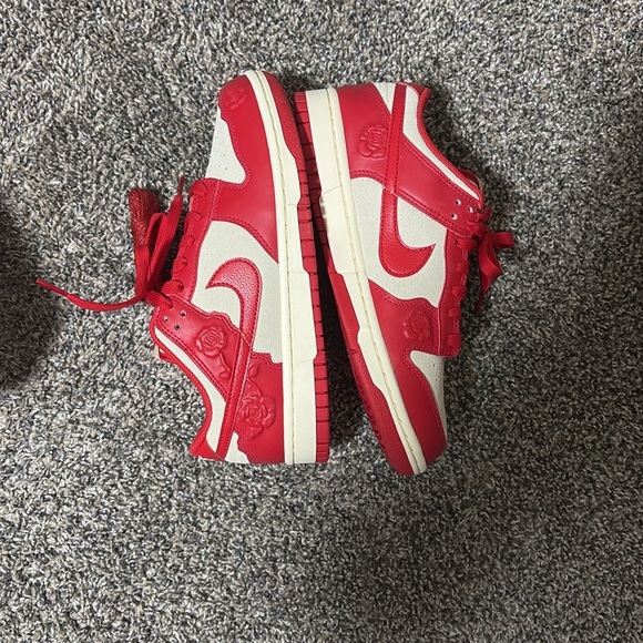 Nike dunk low’rose surface for Valentine’s Day - Picture 3 of 3